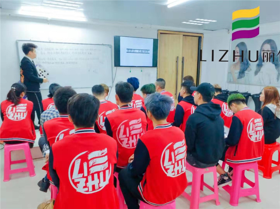 南寧麗竹美發(fā)課堂：當(dāng)你們享受的時(shí)候，別人在奔跑