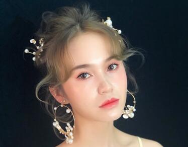 南寧化妝課堂：無(wú)痕氣質(zhì)妝容，無(wú)妝勝有妝