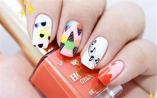 學(xué)習(xí)冰淇淋美甲教程，和廣西人氣高的美甲學(xué)校過(guò)夏天