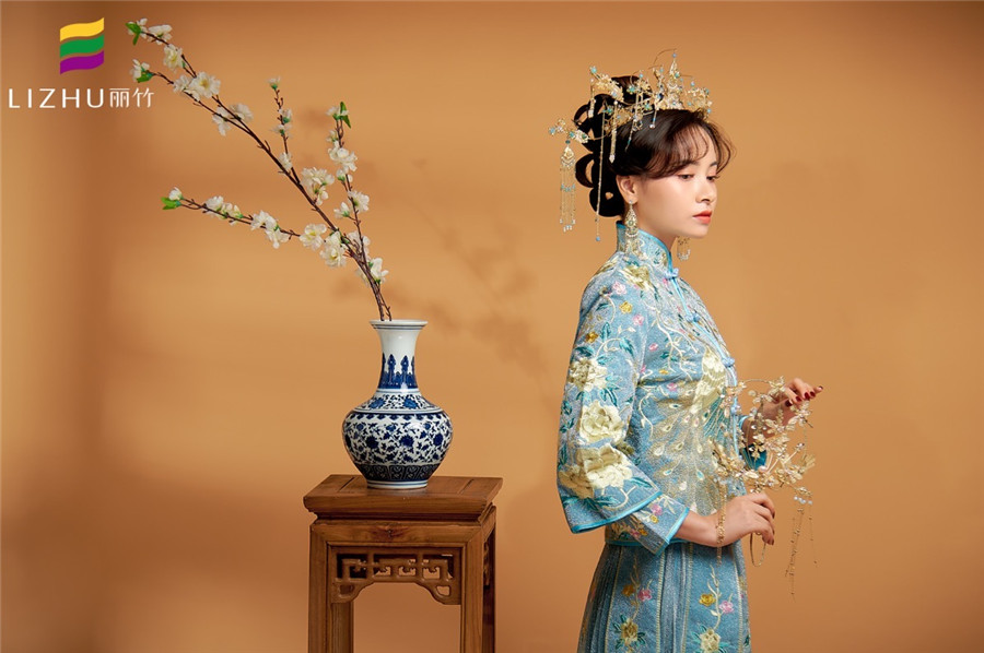 中式秀禾新娘編發(fā)教程，廣西彩妝培訓(xùn)大放送