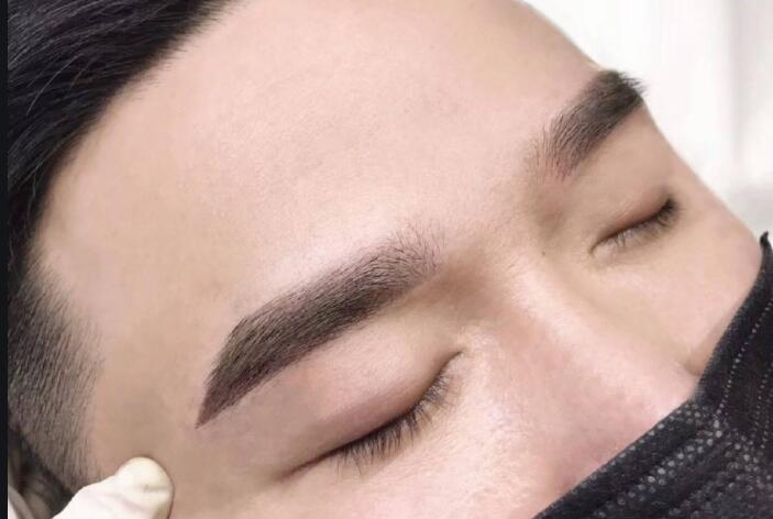 男士紋眉如何設(shè)計？快和廣西紋繡班學(xué)習
