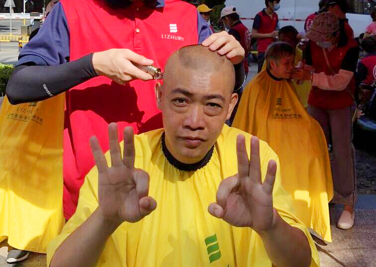 義剪活動(dòng)受點(diǎn)贊，看看廣西美發(fā)學(xué)校哪家實(shí)踐機(jī)會(huì)多