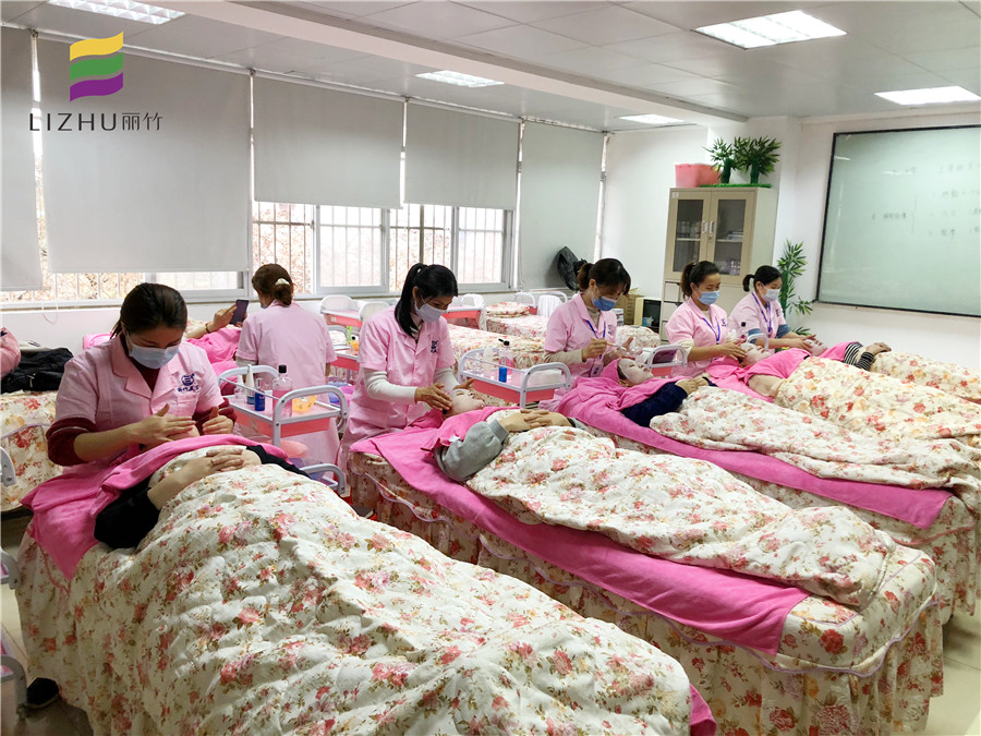 分享敷面膜的隱藏知識，看?南寧哪家美容學(xué)校專業(yè)