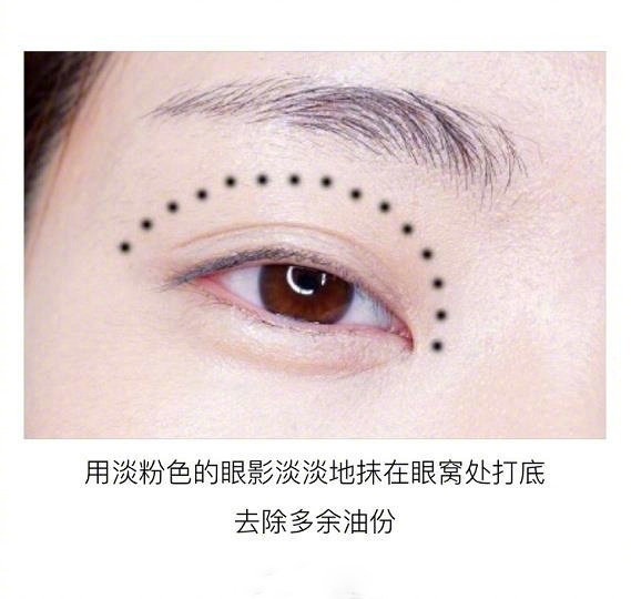 極簡(jiǎn)約會(huì)妝容教程，和南寧彩妝學(xué)校學(xué)起來(lái)