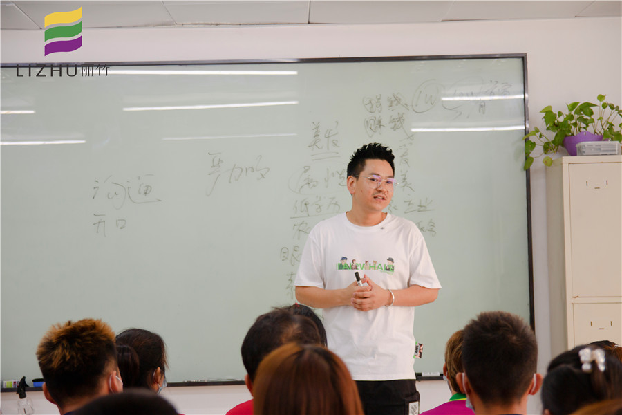 廣西美發(fā)學(xué)校哪家包工作？來(lái)麗竹美發(fā)就業(yè)宣講會(huì)吧