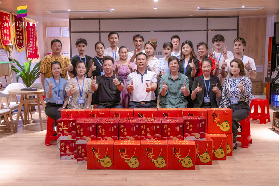 麗竹學(xué)校中秋祝福：團團圓圓，其樂融融