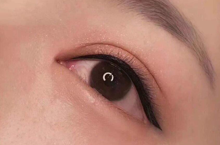 美瞳線多久會反色？廣西紋繡培訓學校幫你分析