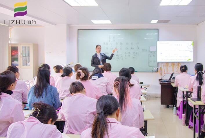 美容學(xué)理論知識(shí)重要嗎？廣西專業(yè)美容培訓(xùn)告訴你