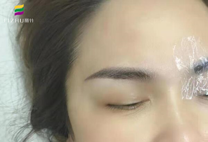 紋眉后如何快速消腫？南寧學(xué)紋繡技術(shù)