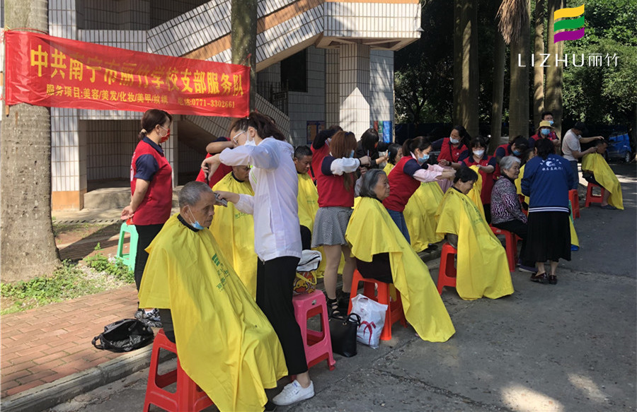 免費理發(fā)進社區(qū)，廣西美發(fā)培訓學校實踐活動