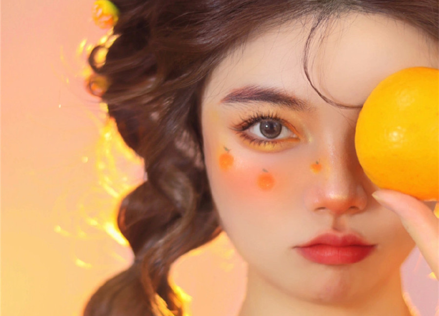 夏日元?dú)忾俨世L創(chuàng)意妝容，廣西化妝學(xué)校排行榜前三名分享