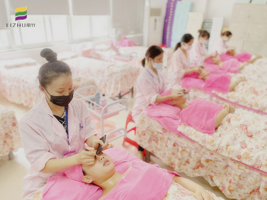 眼部刮痧的好處，南寧美容養(yǎng)生培訓(xùn)課程