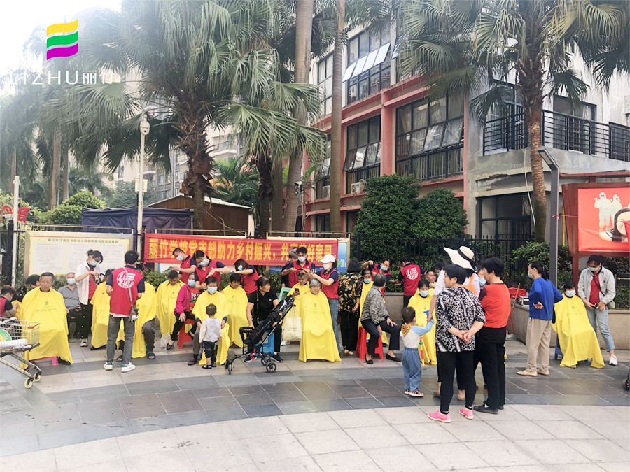 南寧美容美發(fā)學(xué)校公益活動(dòng)，居民們連連稱(chēng)贊