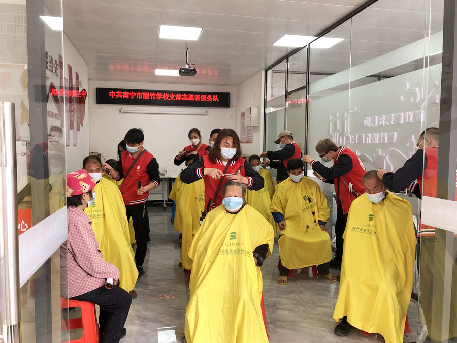 南寧美發(fā)學校外出理發(fā)活動，你煥然一新過大年