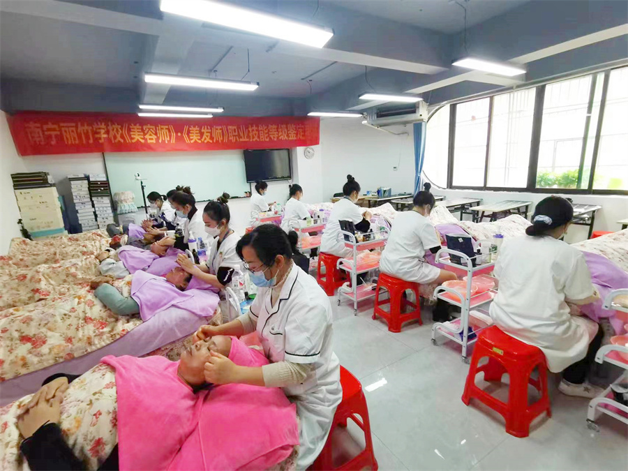 全員通過(guò)！廣西南寧美容師美發(fā)師考證班