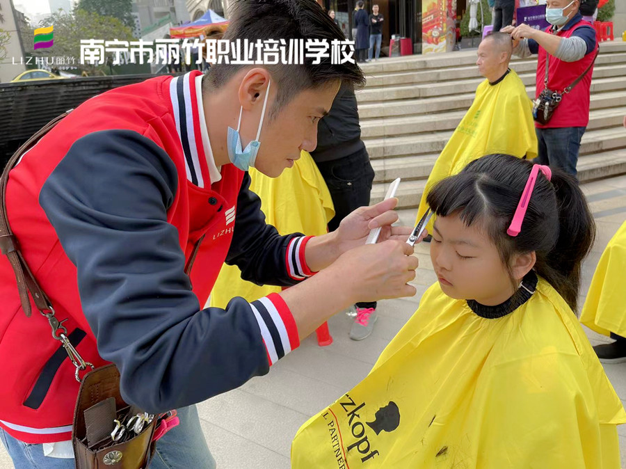 發(fā)分叉怎么保養(yǎng)？南寧美發(fā)養(yǎng)發(fā)護(hù)理頭發(fā)教程