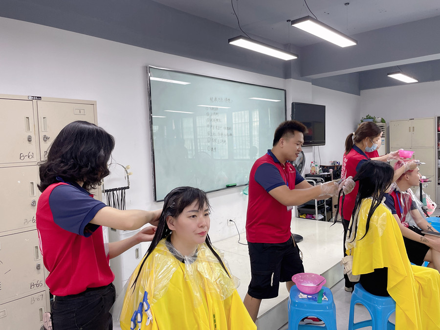 夏日染頭發(fā)后如何護(hù)理？廣西染發(fā)護(hù)發(fā)培訓(xùn)班分享技巧