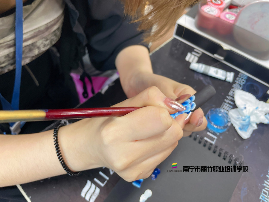 甲油膠調色技巧，南寧美甲培訓