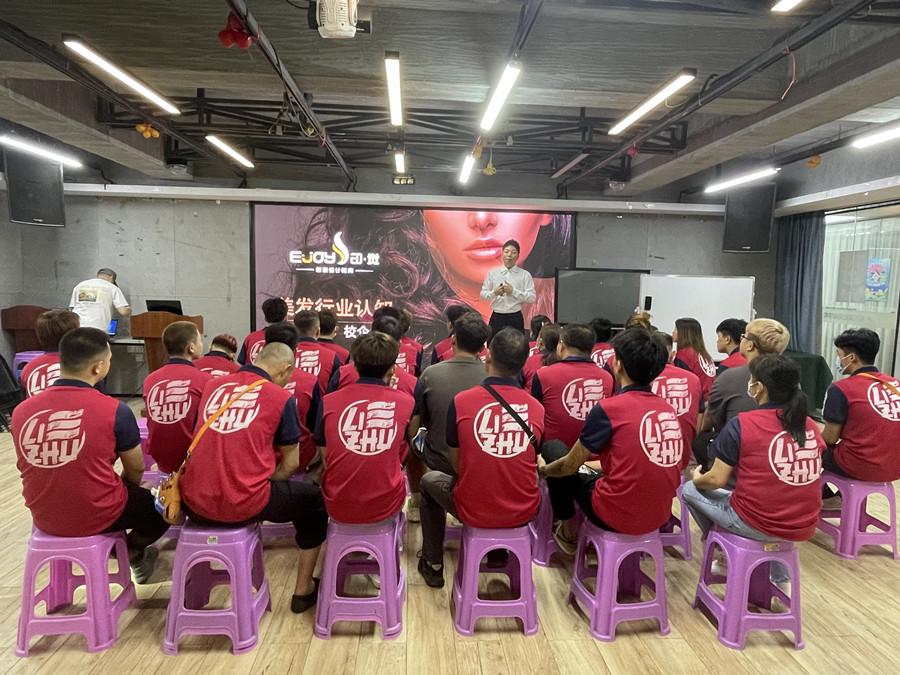 廣西學(xué)美發(fā)哪里推薦工作？廣西美發(fā)行業(yè)前景