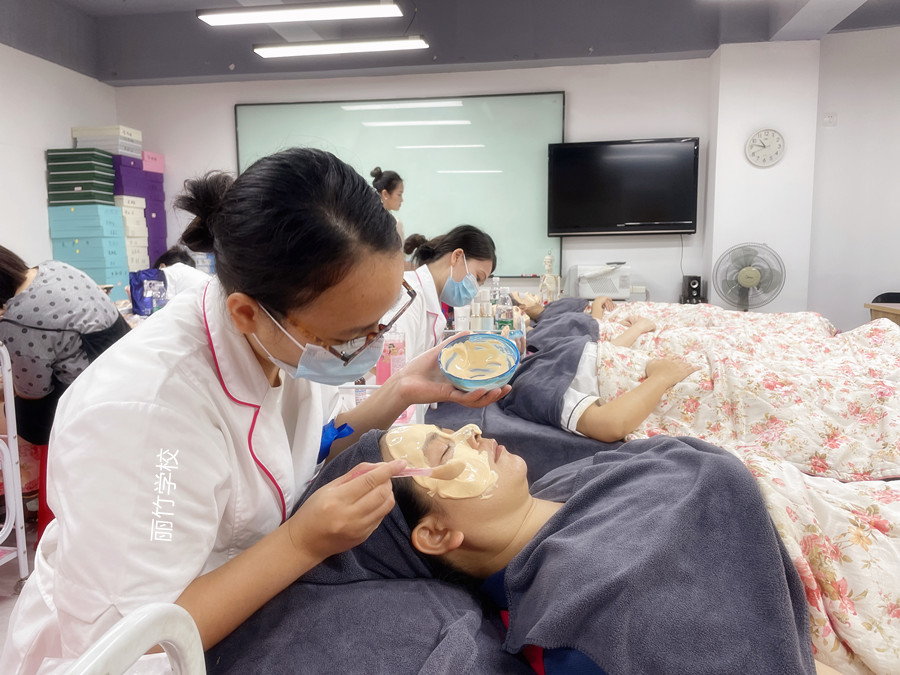 紋眉后可以敷面膜嗎？廣西紋繡師解釋給你聽