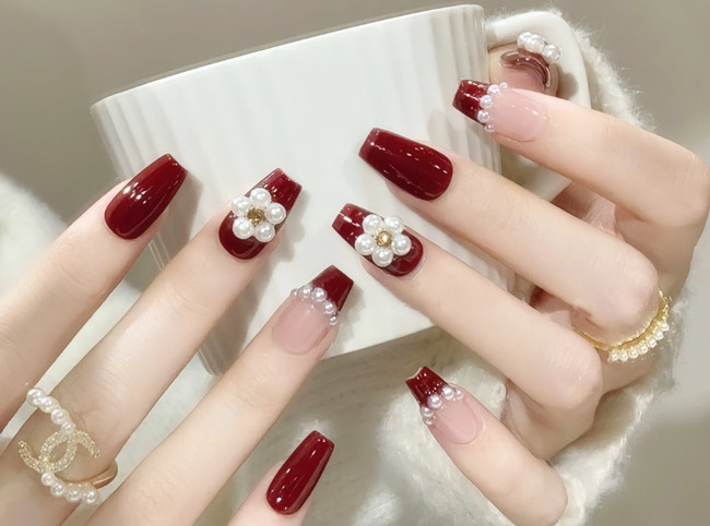 紅色新年美甲，美甲圖片2024新款式
