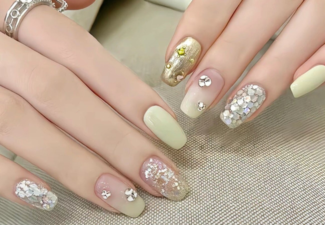春季彩色美甲，廣西美甲店學(xué)徒推薦款