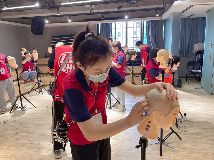 美發(fā)剃刀的使用技巧，廣西美發(fā)理發(fā)職業(yè)學(xué)校告訴你