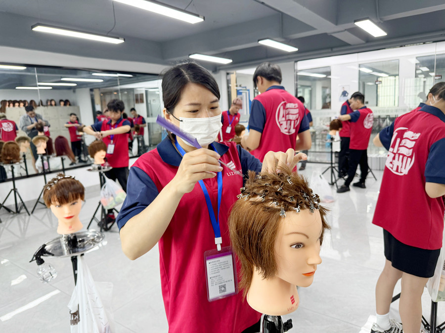 什么叫鋼夾燙？南寧學燙發(fā)哪家比較好？