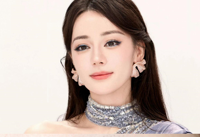 迪麗熱巴仿妝教程，和南寧彩妝高彩培訓(xùn)班一起學(xué)