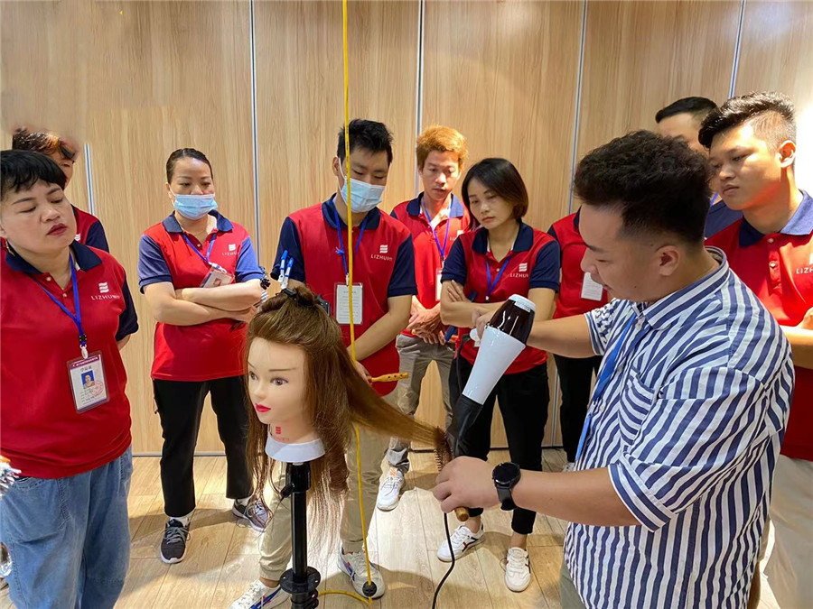 快速洗吹頭發(fā)的技巧，廣西吹風(fēng)造型整理