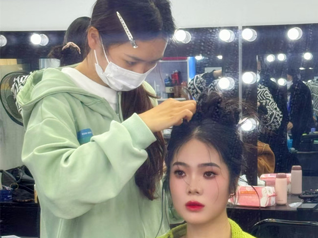 千金禮服造型，廣西高彩造型學(xué)校學(xué)員作品