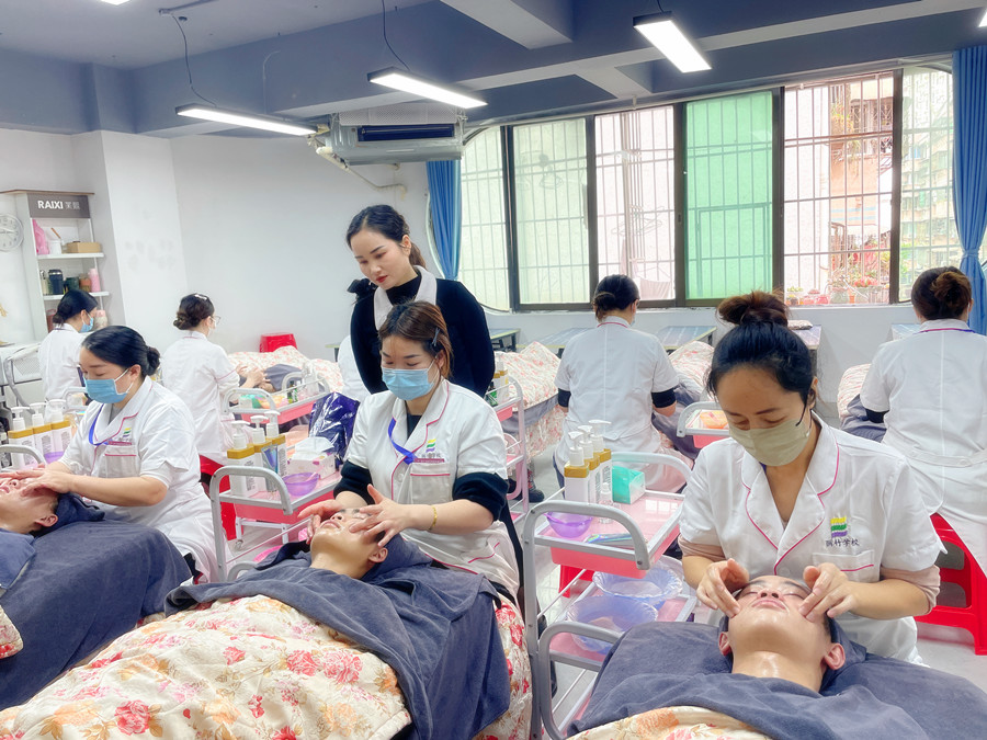 面部按摩手部操作技巧，廣西美容一對一教學(xué)