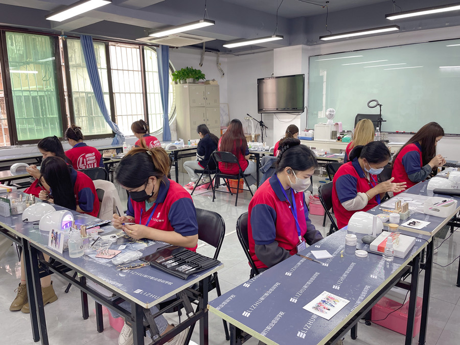  鏡面感蕾絲美甲，廣西美甲深造提升課作品
