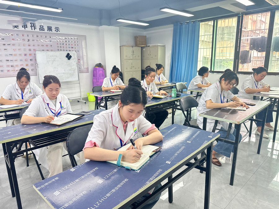 南寧學(xué)美容去哪學(xué)？麗竹學(xué)校美容專業(yè)歡迎您