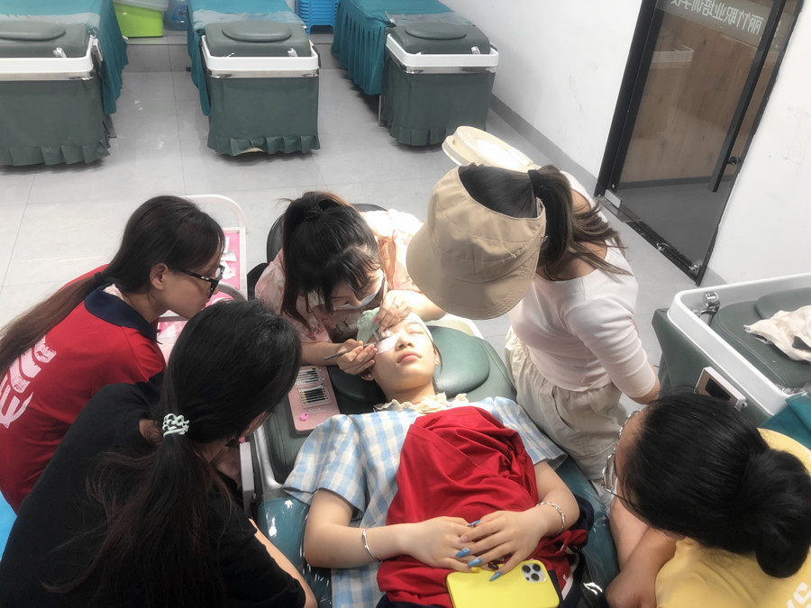 讓美睫保持時間長的技巧，學美睫從零開始