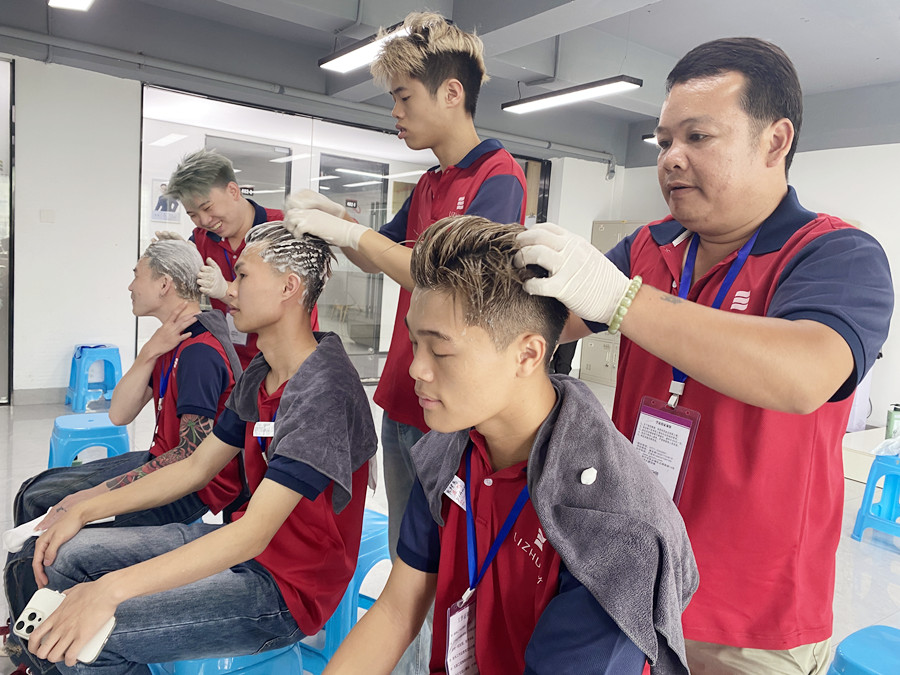南寧洗頭培訓(xùn)：中式洗頭如何快速氣泡？