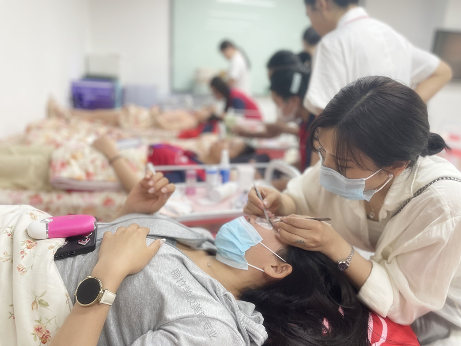 嫁接美睫后如何修補(bǔ)？南寧美睫教學(xué)