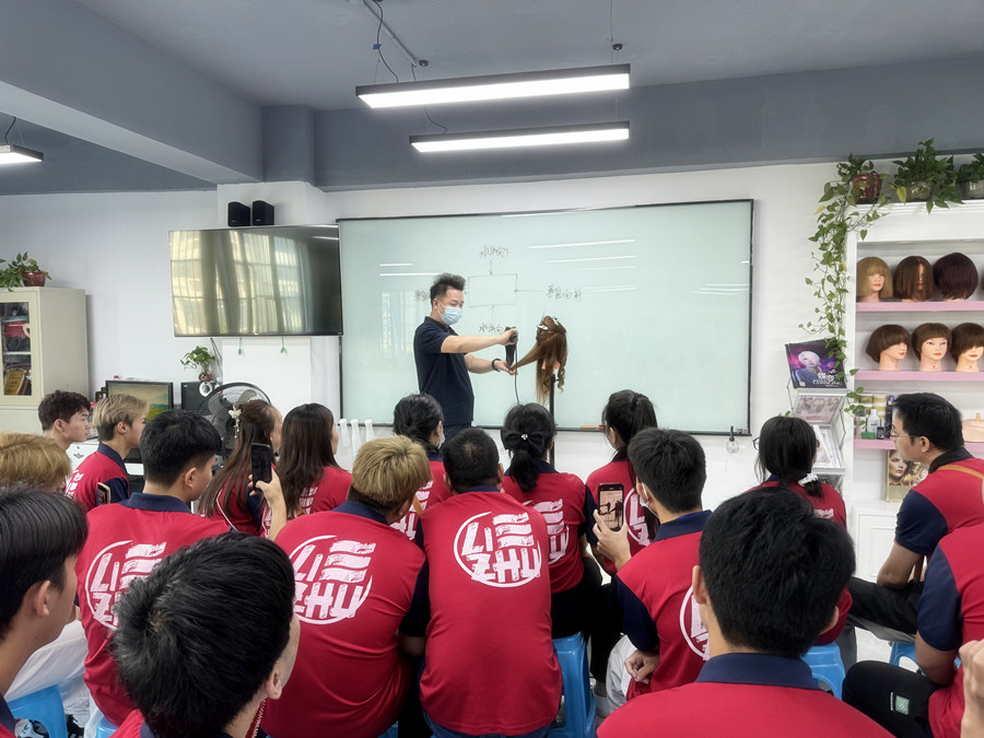 如何正確吹發(fā)護(hù)發(fā)，南寧美發(fā)養(yǎng)發(fā)技巧
