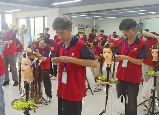 廣西學(xué)美發(fā)有前途嗎？廣西美發(fā)發(fā)展前景