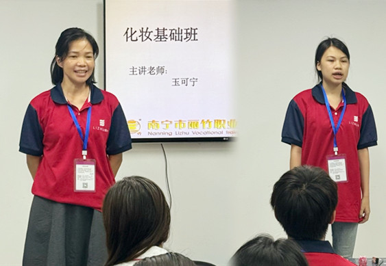 化妝新生自我介紹，廣西化妝課堂日常