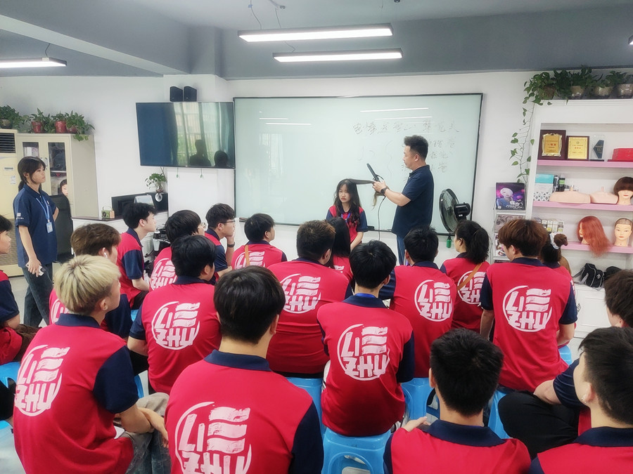 通用燙發(fā)后打理技巧，廣西燙染專業(yè)學校分享