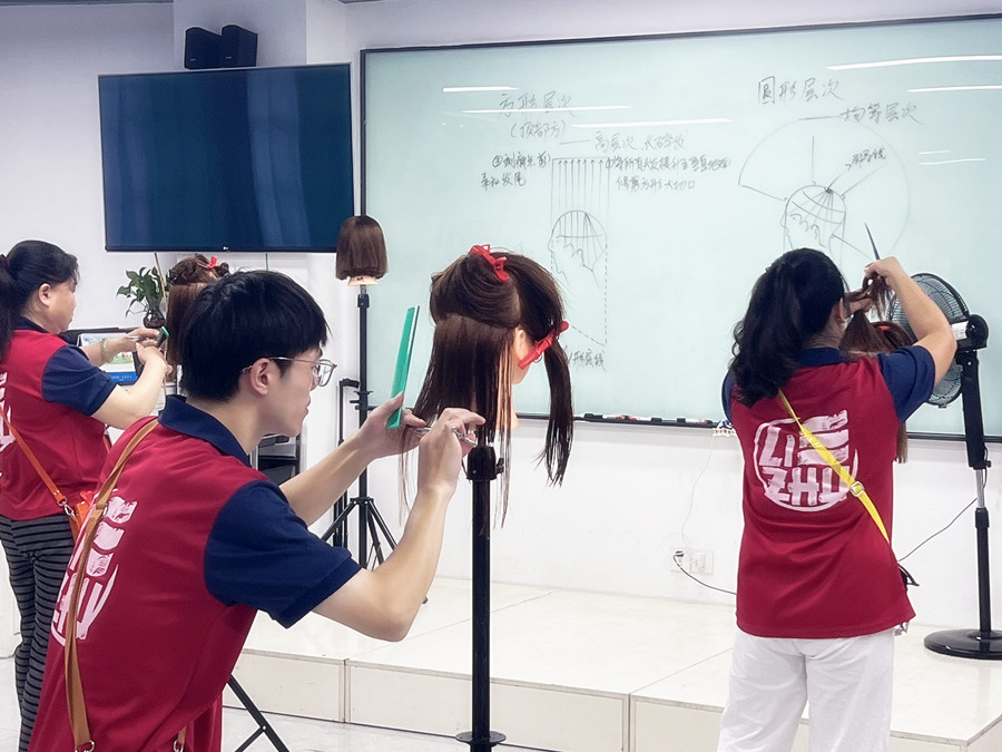 圓形層次修剪是什么？廣西美發(fā)造型學(xué)校為你解答