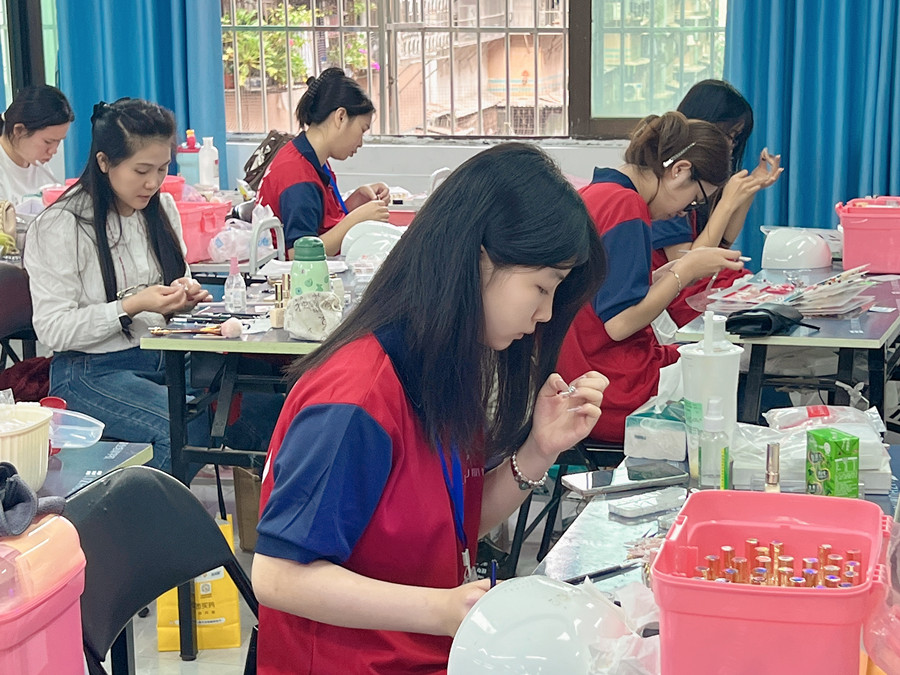 廣西美甲學(xué)習(xí)日常，到處都是歡聲笑語