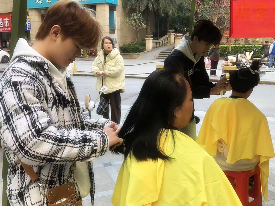 新手剪女士中長發(fā)核心技巧，南寧美發(fā)造型學(xué)校分享